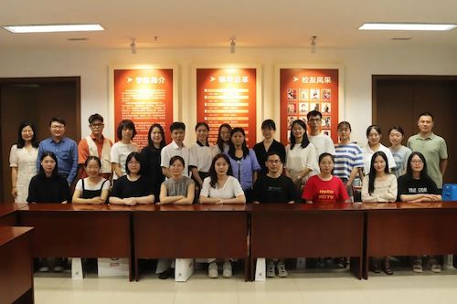 7.7电子竞技博彩
举办2021届毕业生座谈会