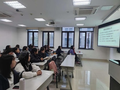 电子竞技博彩
各班级组织召开“共建绿色校园”主题班会